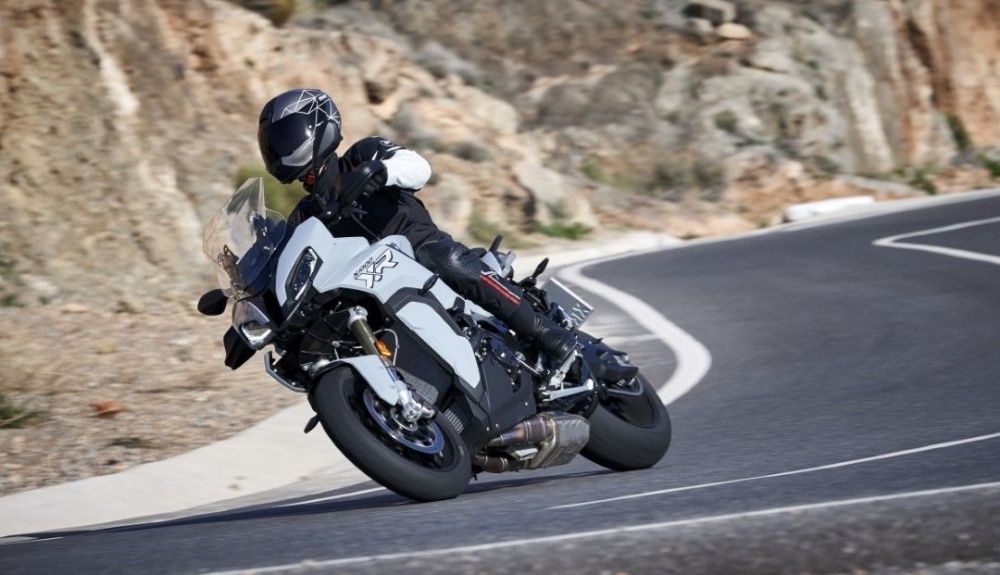 La nueva BMW S 1000 XR es una moto muy completa e infatigable por todo tipo de carreteras. La nueva BMW S 1000 XR es una moto muy completa e infatigable por todo tipo de carreteras.
