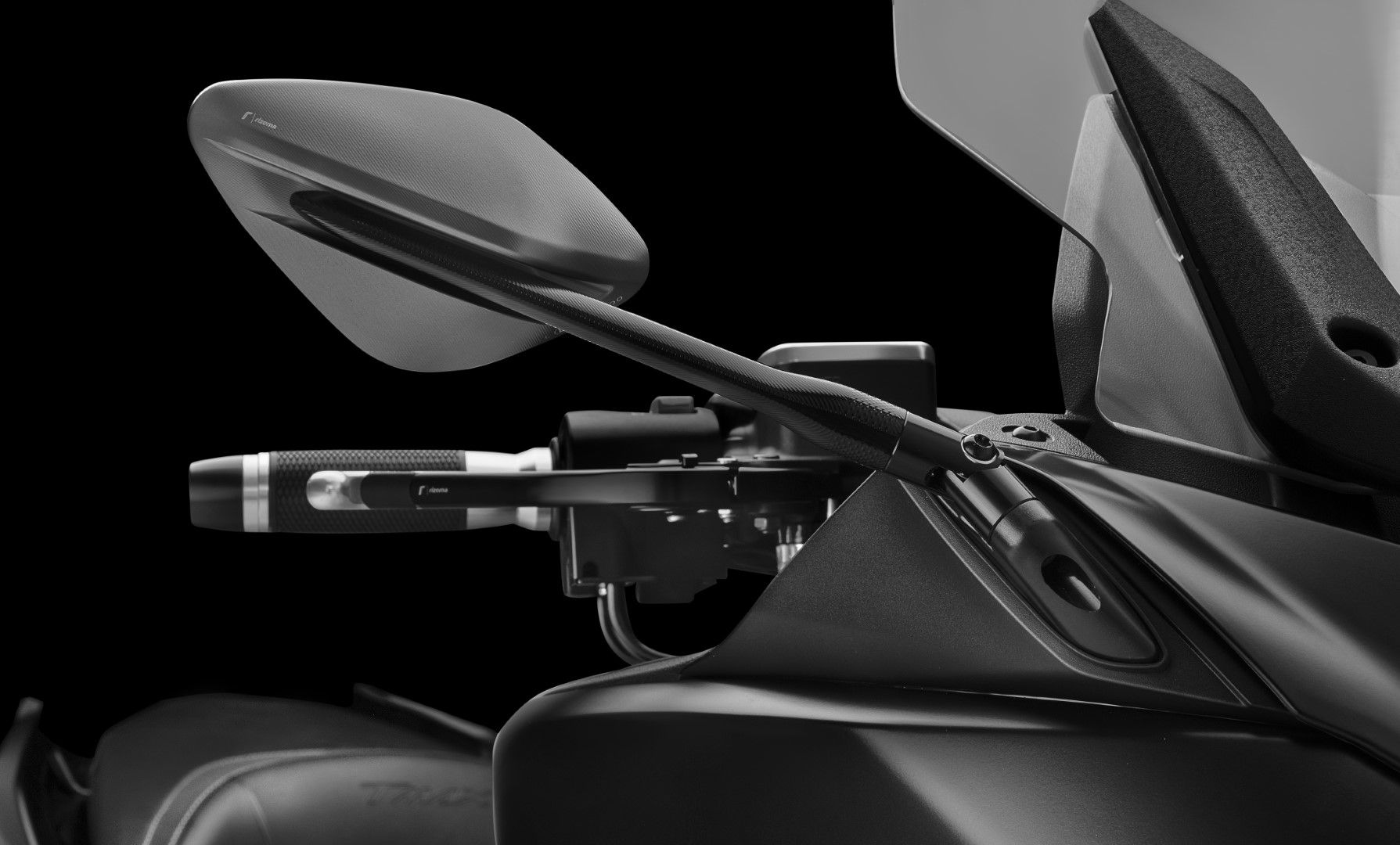 Línea de accesorios Rizoma para el Yamaha T-MAX 560 2020. fotos