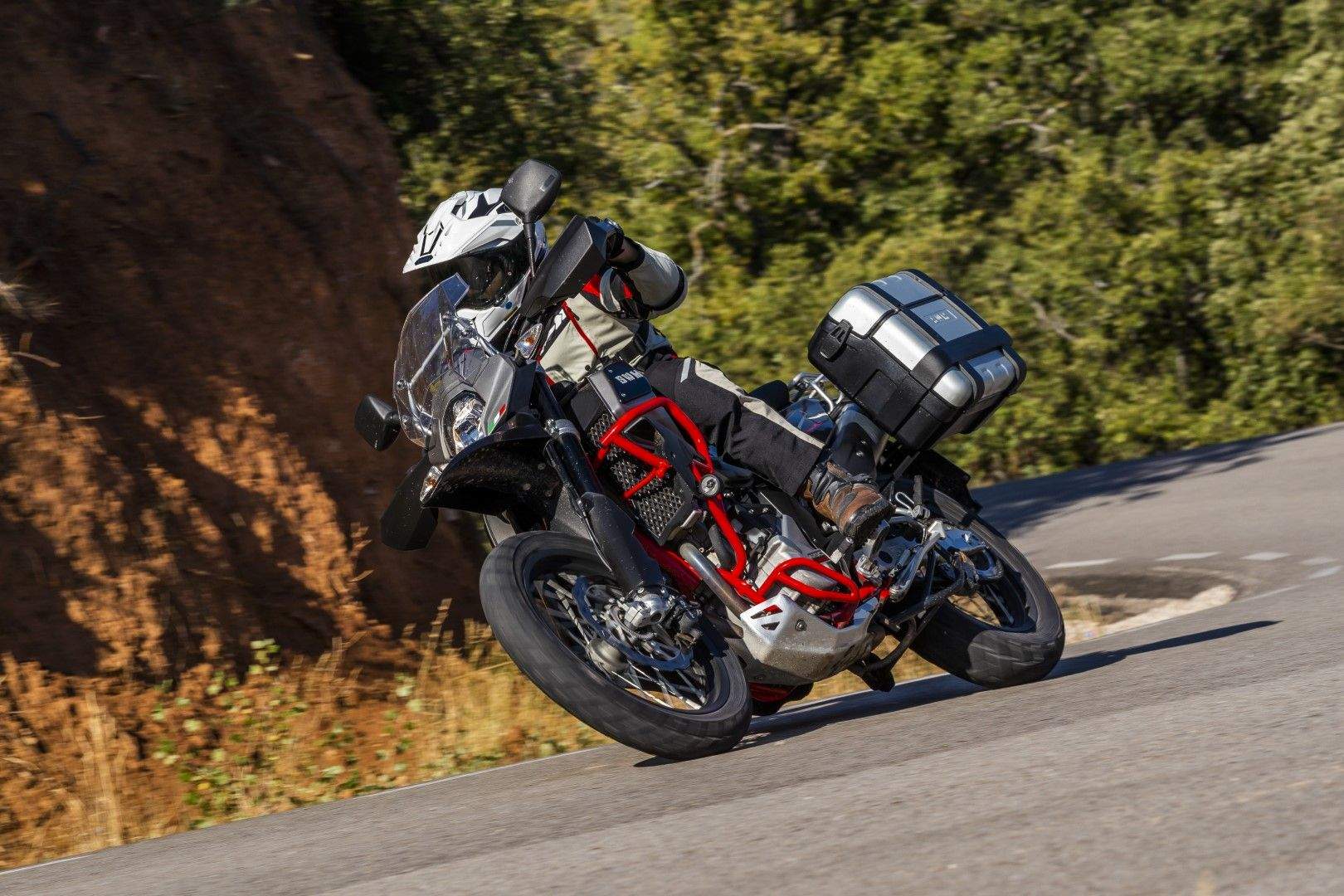 SWM Superdual T 2018. Fotos