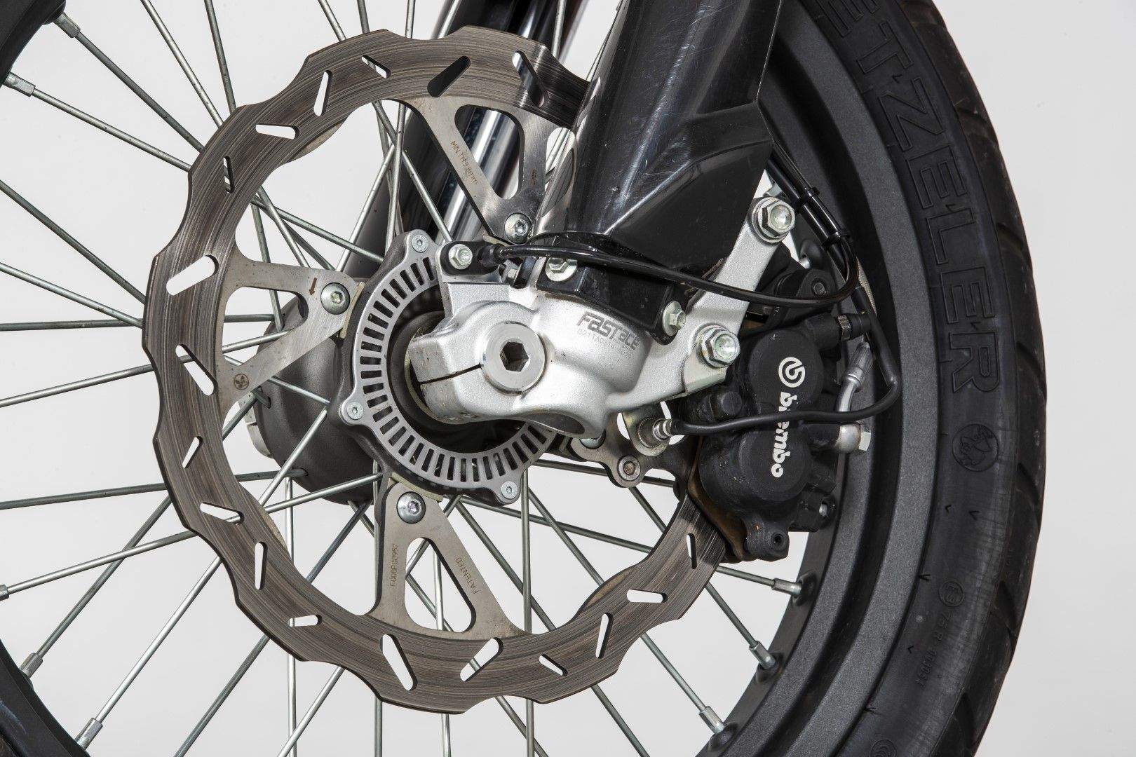 SWM Superdual T 2018. Fotos