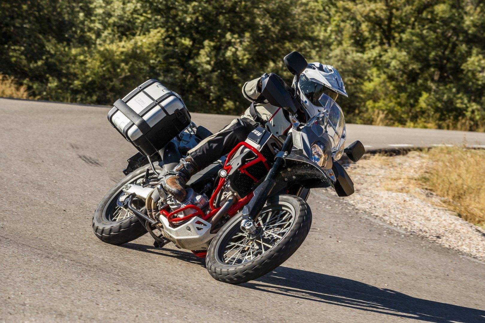 SWM Superdual T 2018. Fotos