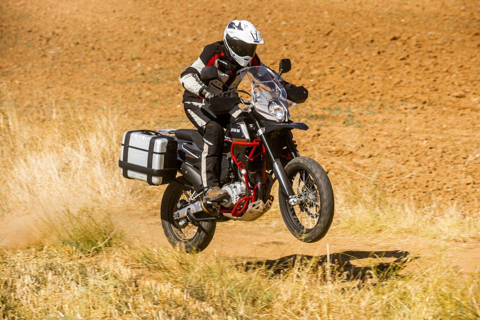 SWM Superdual T 2018. Fotos