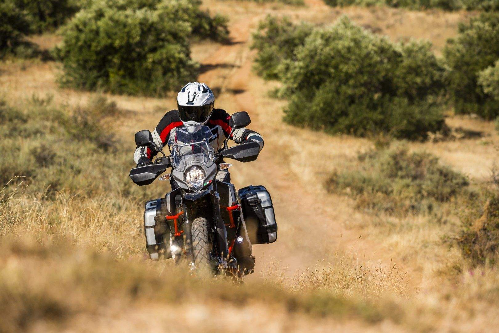 SWM Superdual T 2018. Fotos