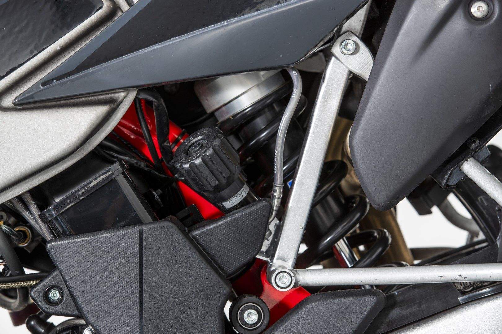 SWM Superdual T 2018. Fotos