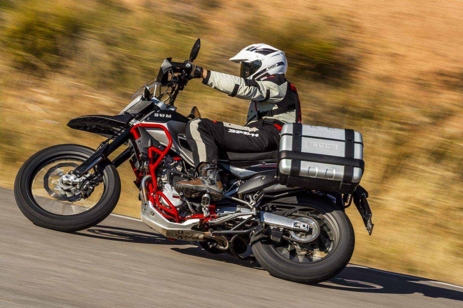 SWM Superdual T 2018. Fotos