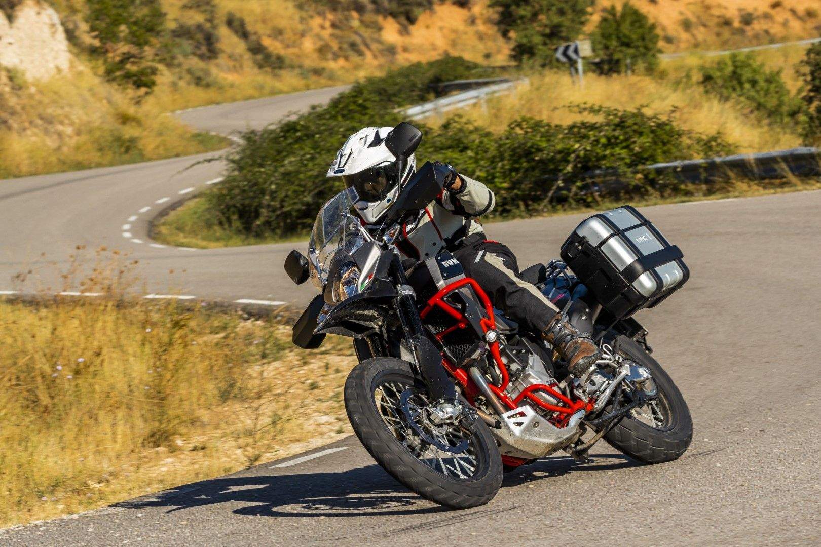 SWM Superdual T 2018. Fotos