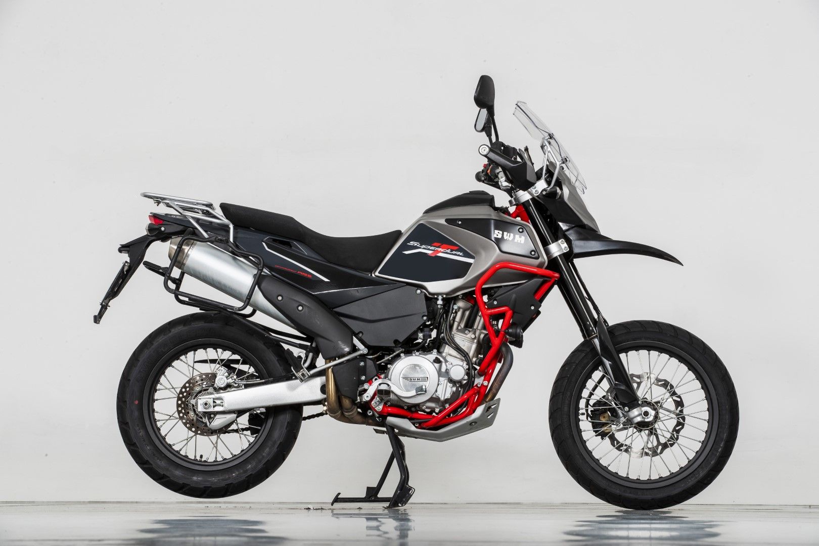 SWM Superdual T 2018. Fotos