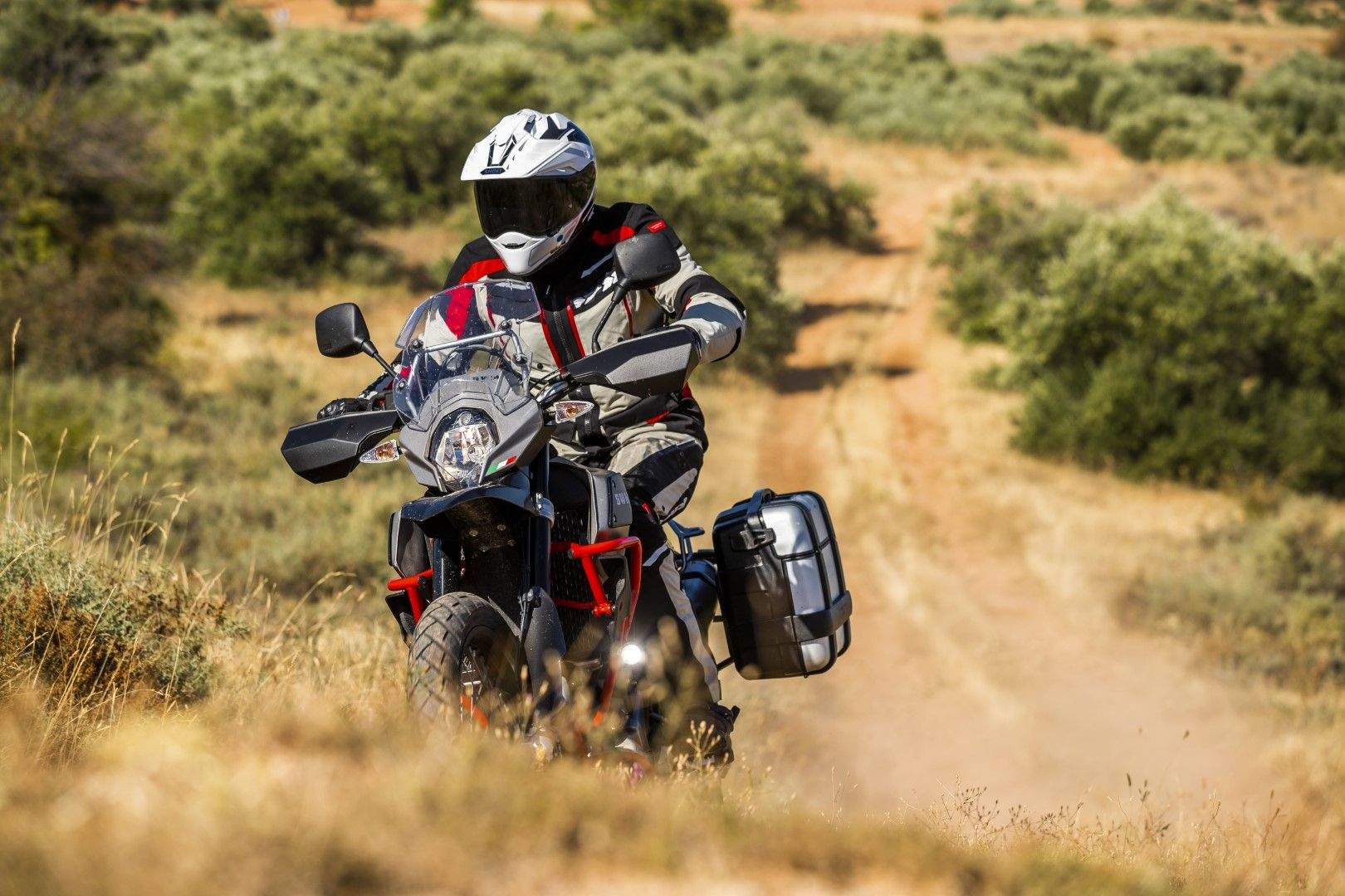 SWM Superdual T 2018. Fotos