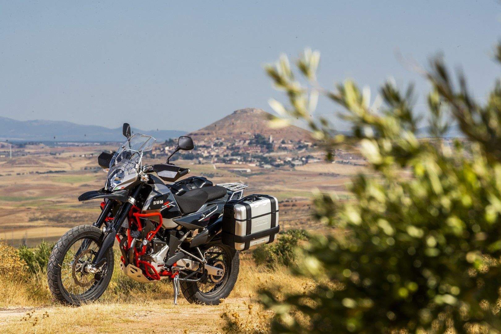 SWM Superdual T 2018. Fotos