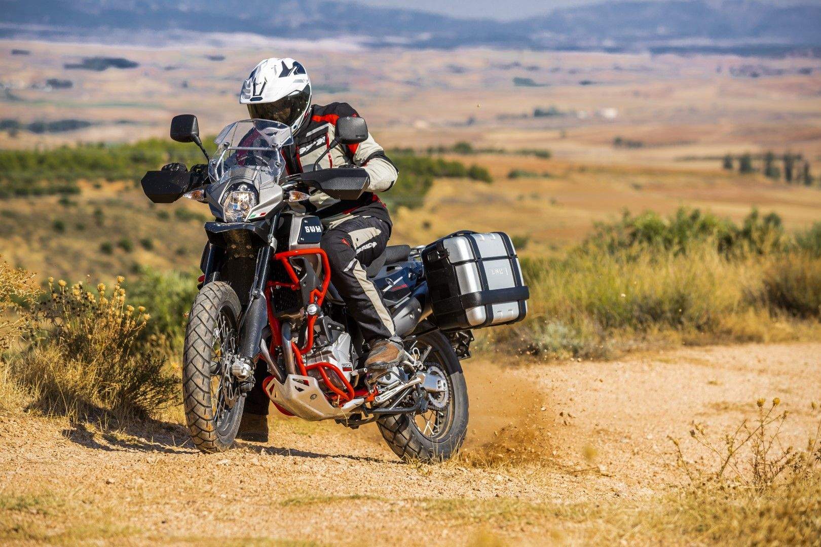 SWM Superdual T 2018. Fotos