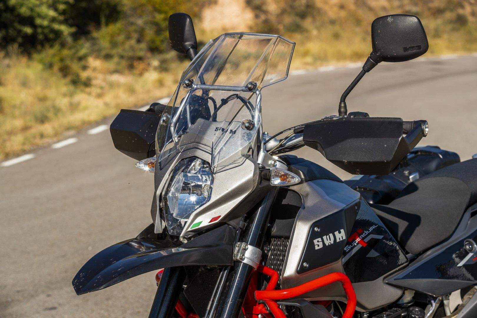 SWM Superdual T 2018. Fotos