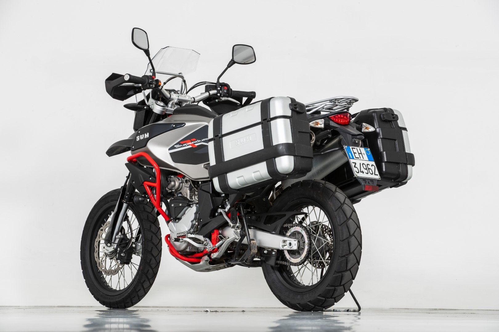 SWM Superdual T 2018. Fotos