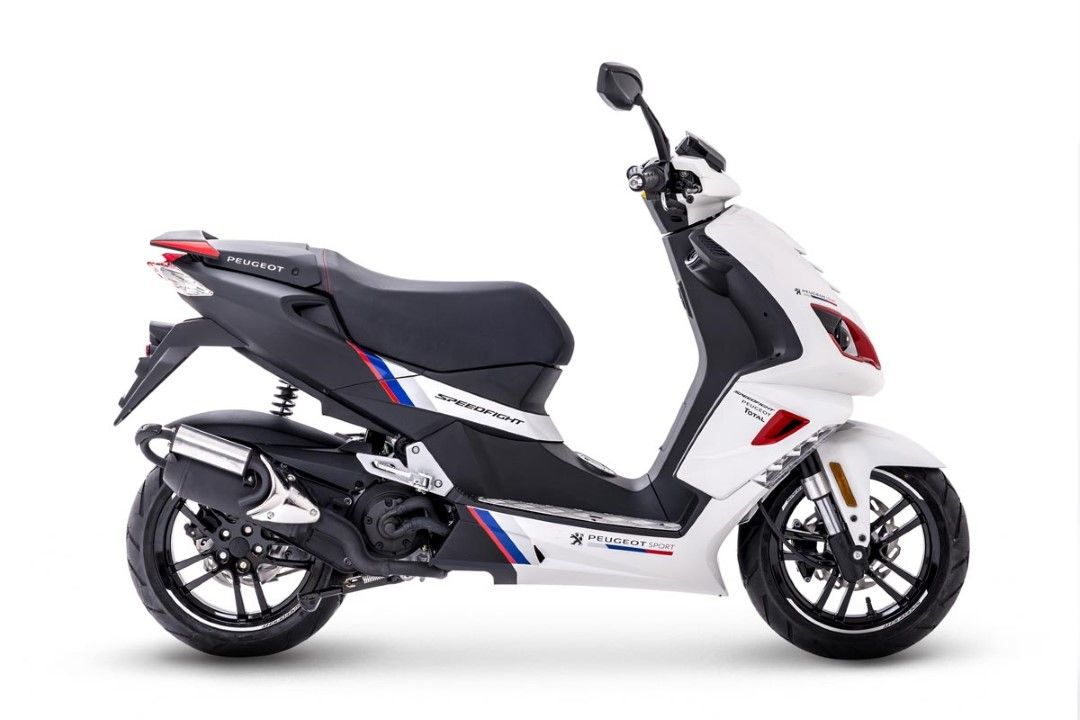  Peugeot Speedfight 4 50 R-Cup. 2 tiempos. Refrigeración por aire forzado. 2.595 euros.