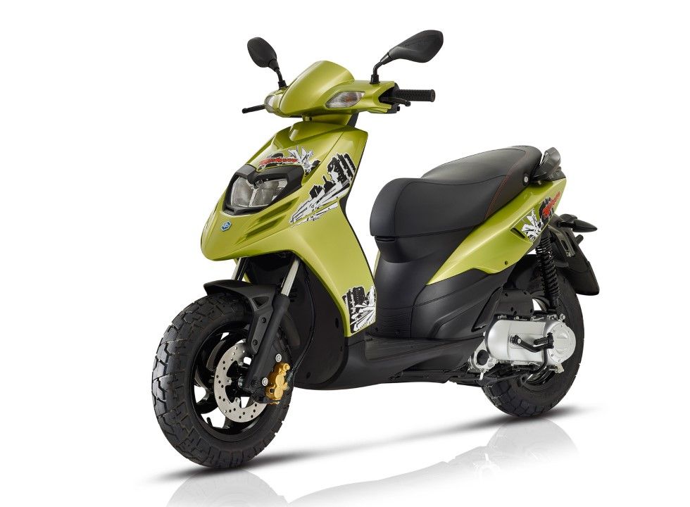 Piaggio Typhoon. 2 tiempos. Refrigeración por aire forzado. 2.099 euros.
