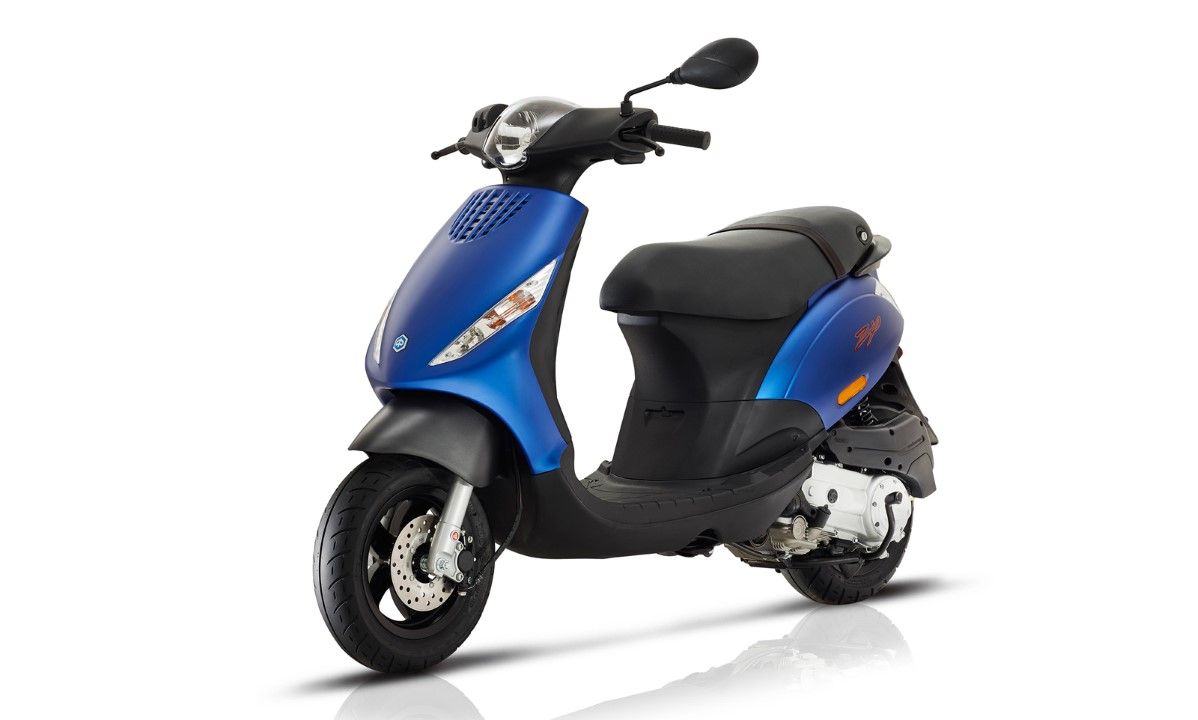 Piaggio Zip 50. 4 tiempos. Refrigeración por aire forzado. 1.874 euros.