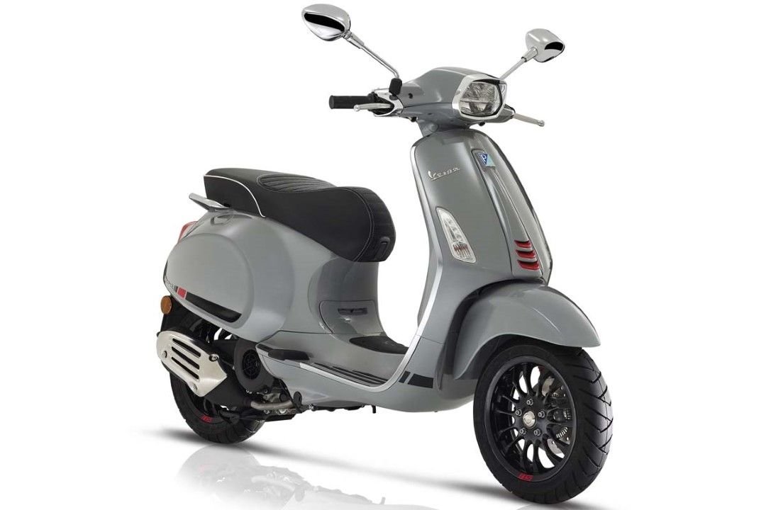  Vespa Sprint 50. 4 tiempos. Refrigeración por aire forzado. 3.039 euros.