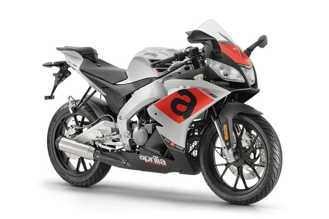 Aprilia RS4 50. 2 tiempos. Refrigeración líquida. 6 velocidades. 4.095 euros.