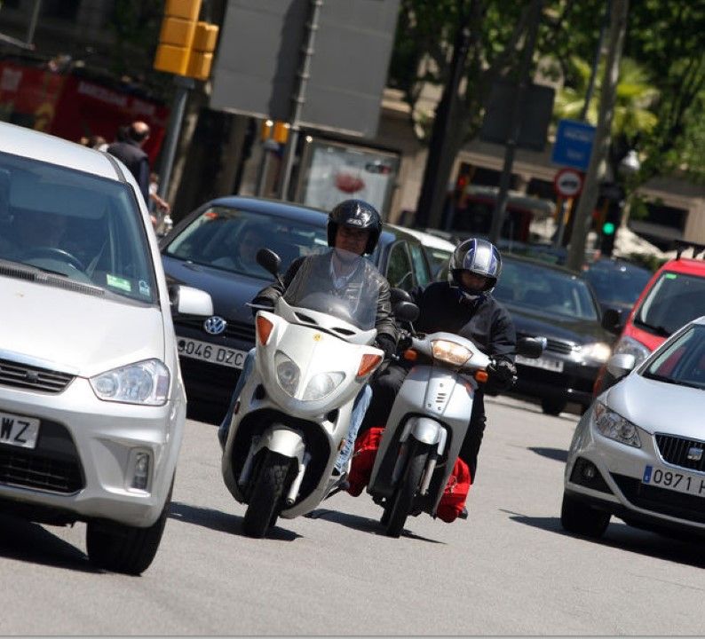 Movilidad en Estado de Alarma. Madrid sí exigirá justificante de trabajo. En Cataluña se lanza el certificado autorresponsable.
