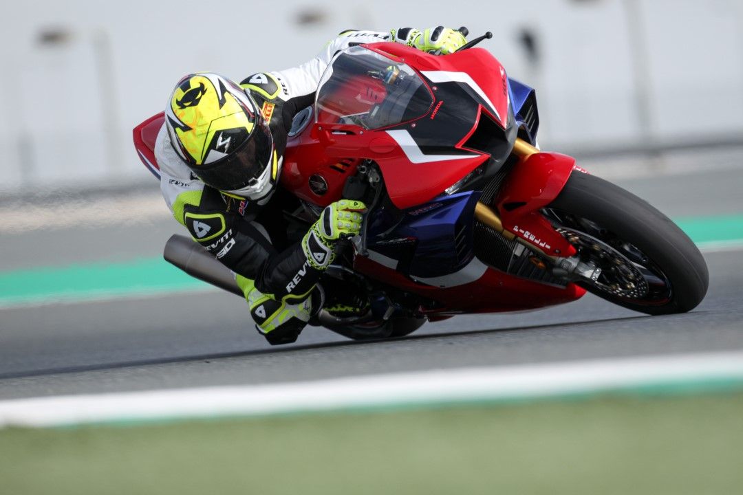 Álvaro Bautista analiza la nueva Honda CBR1000RR-R Fireblade SP