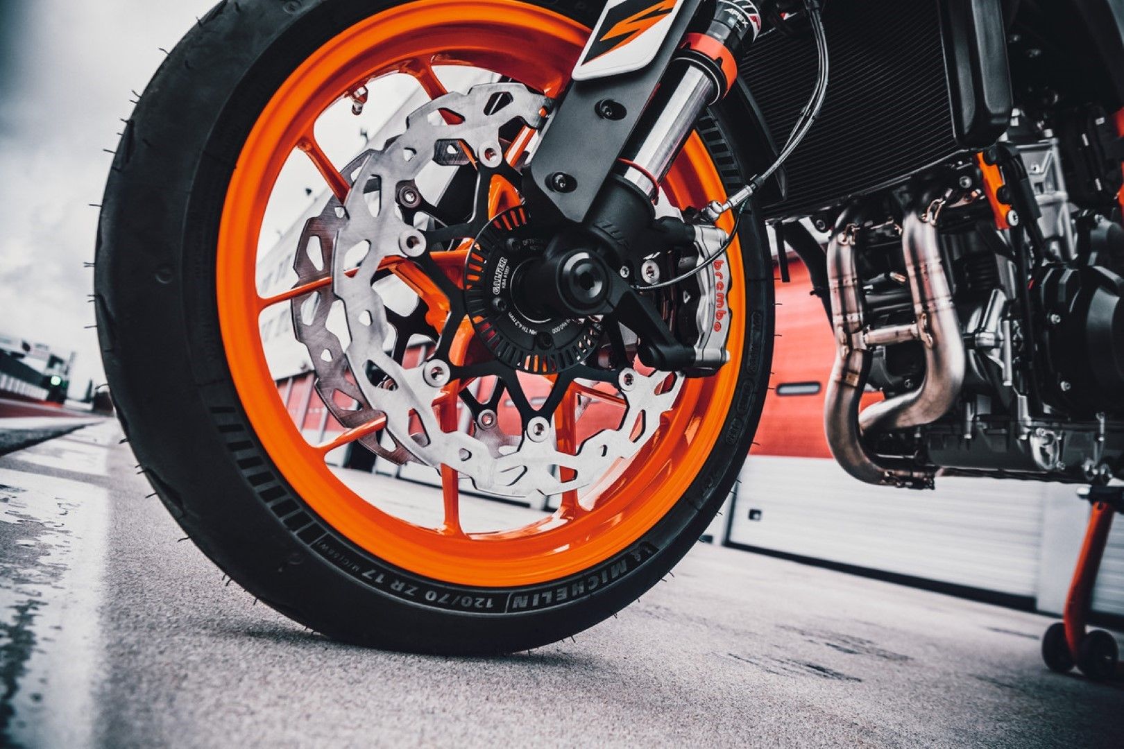 KTM 890 Duke R 2020. Fotos