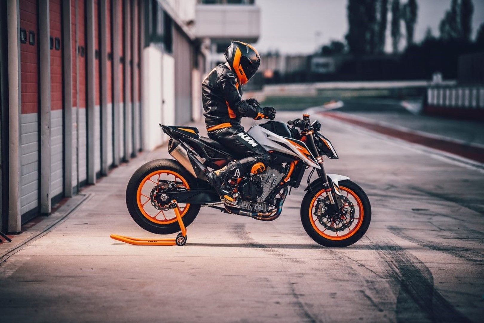 KTM 890 Duke R 2020. Fotos