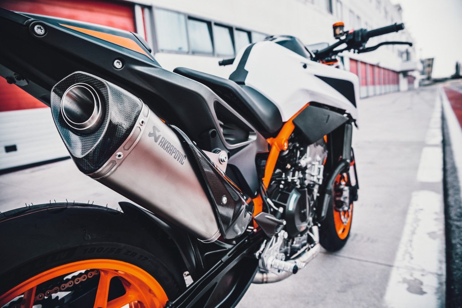 KTM 890 Duke R 2020. Fotos