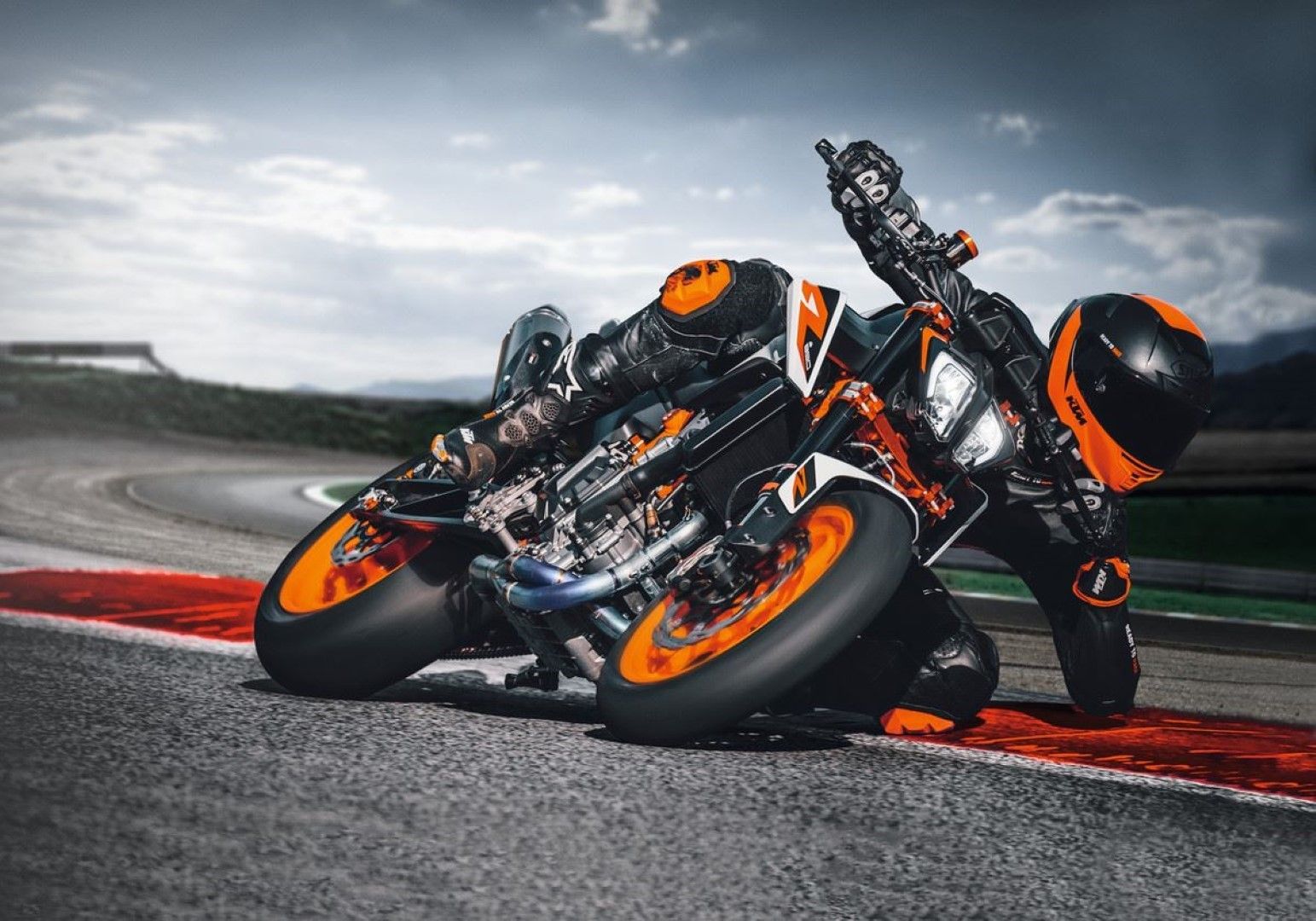 KTM 890 Duke R 2020. Fotos