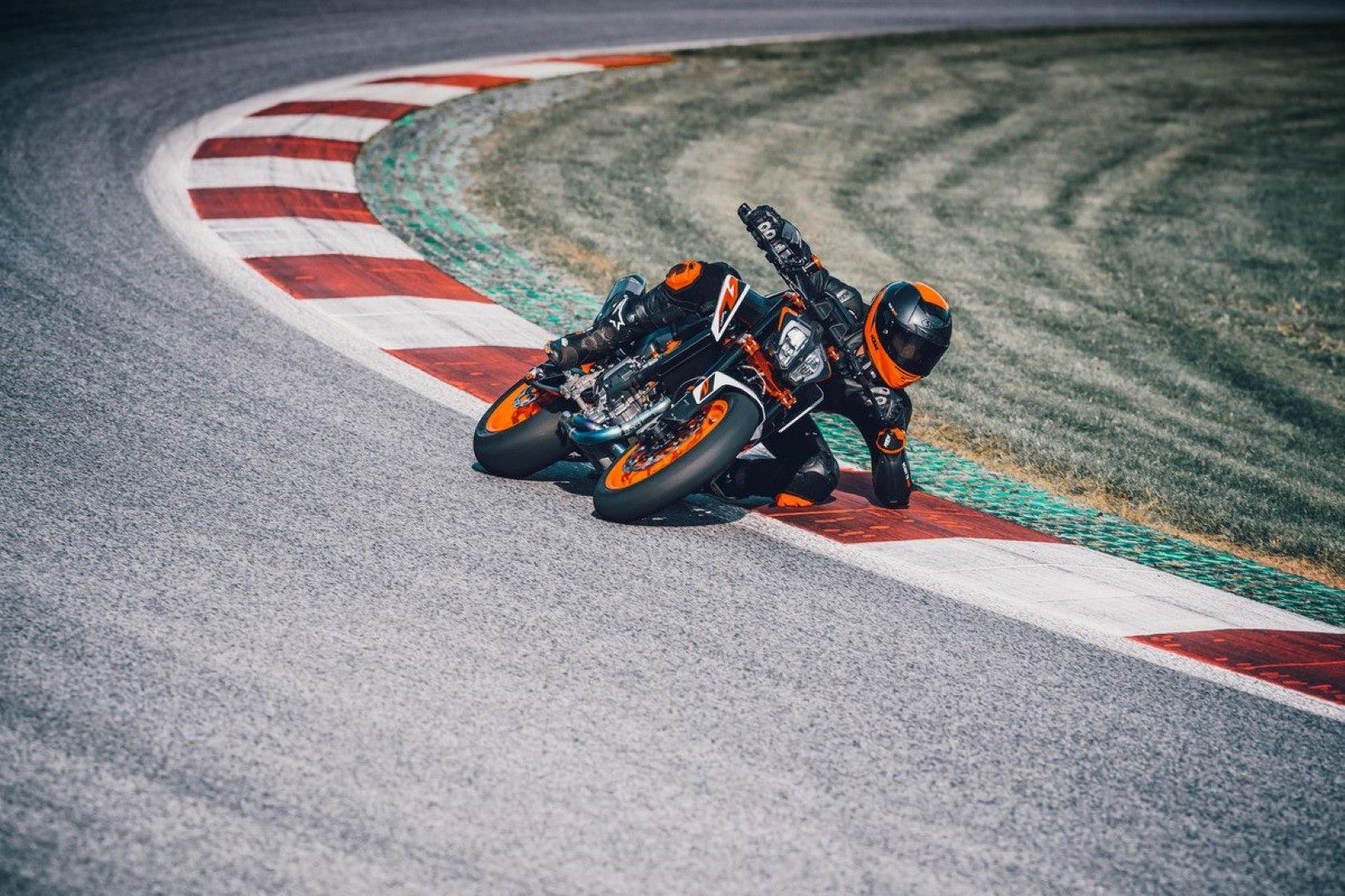 KTM 890 Duke R 2020. Fotos