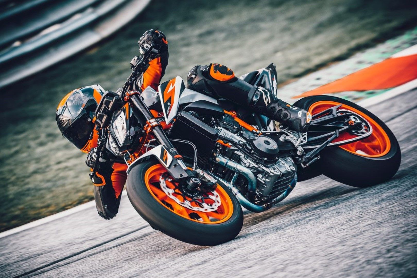 KTM 890 Duke R 2020. Fotos