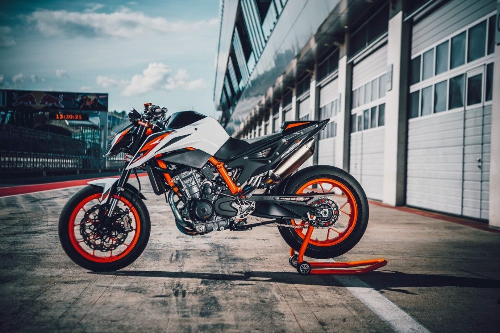 KTM 890 Duke R 2020. Fotos