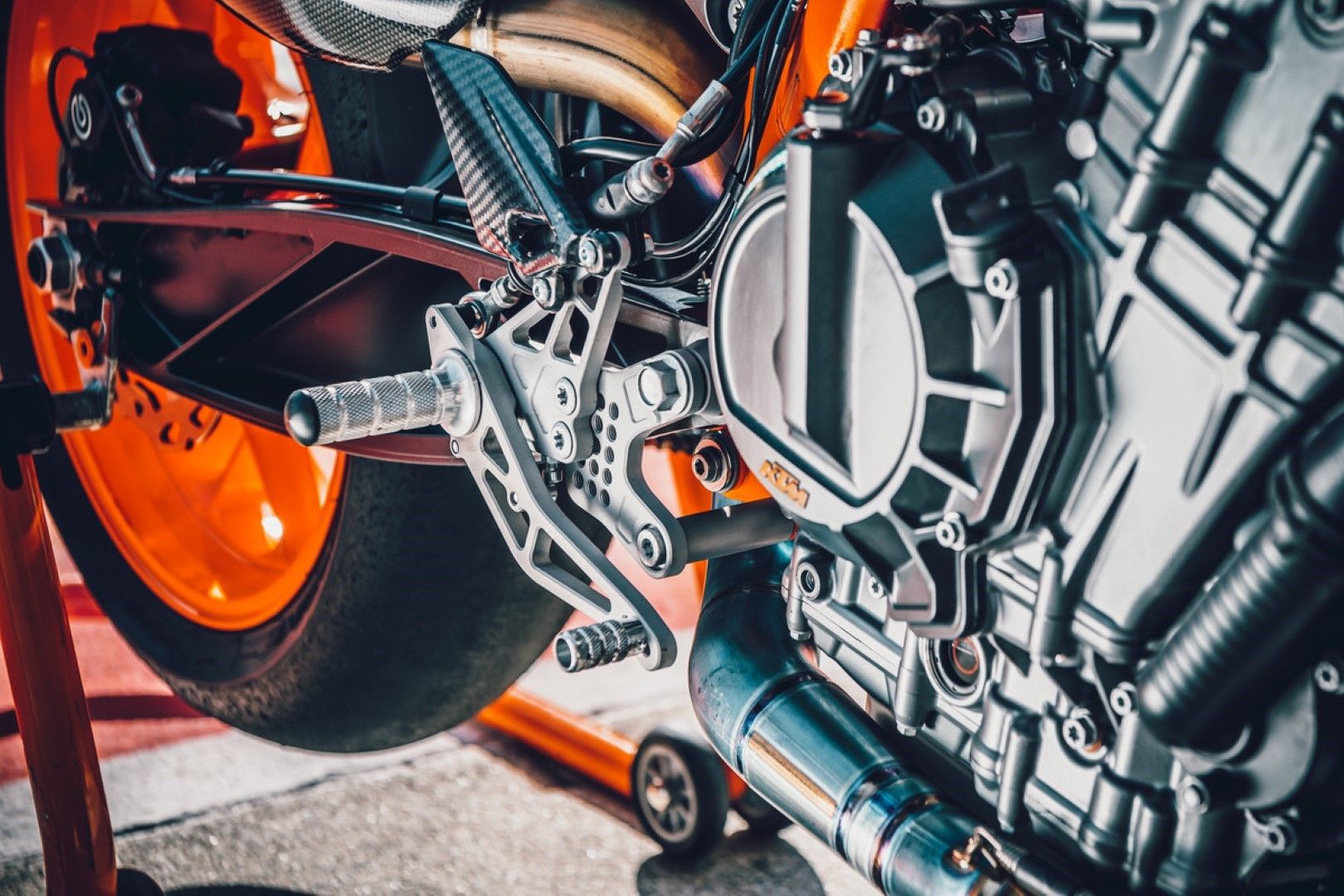 KTM 890 Duke R 2020. Fotos