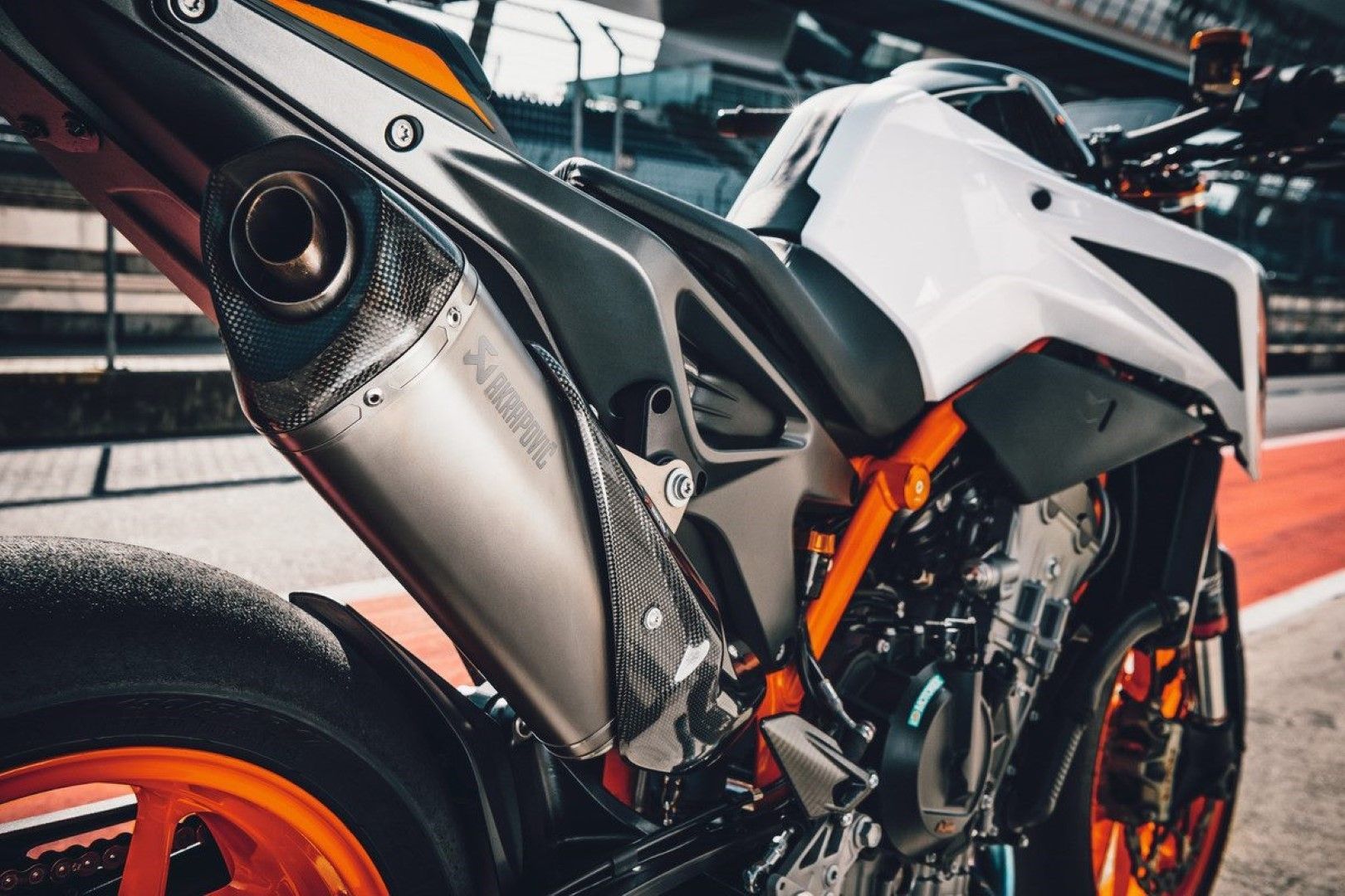 KTM 890 Duke R 2020. Fotos