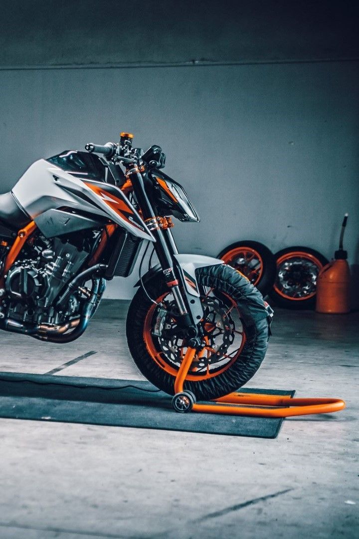 KTM 890 Duke R 2020. Fotos