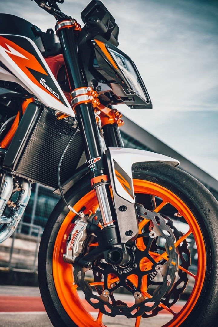 KTM 890 Duke R 2020. Fotos