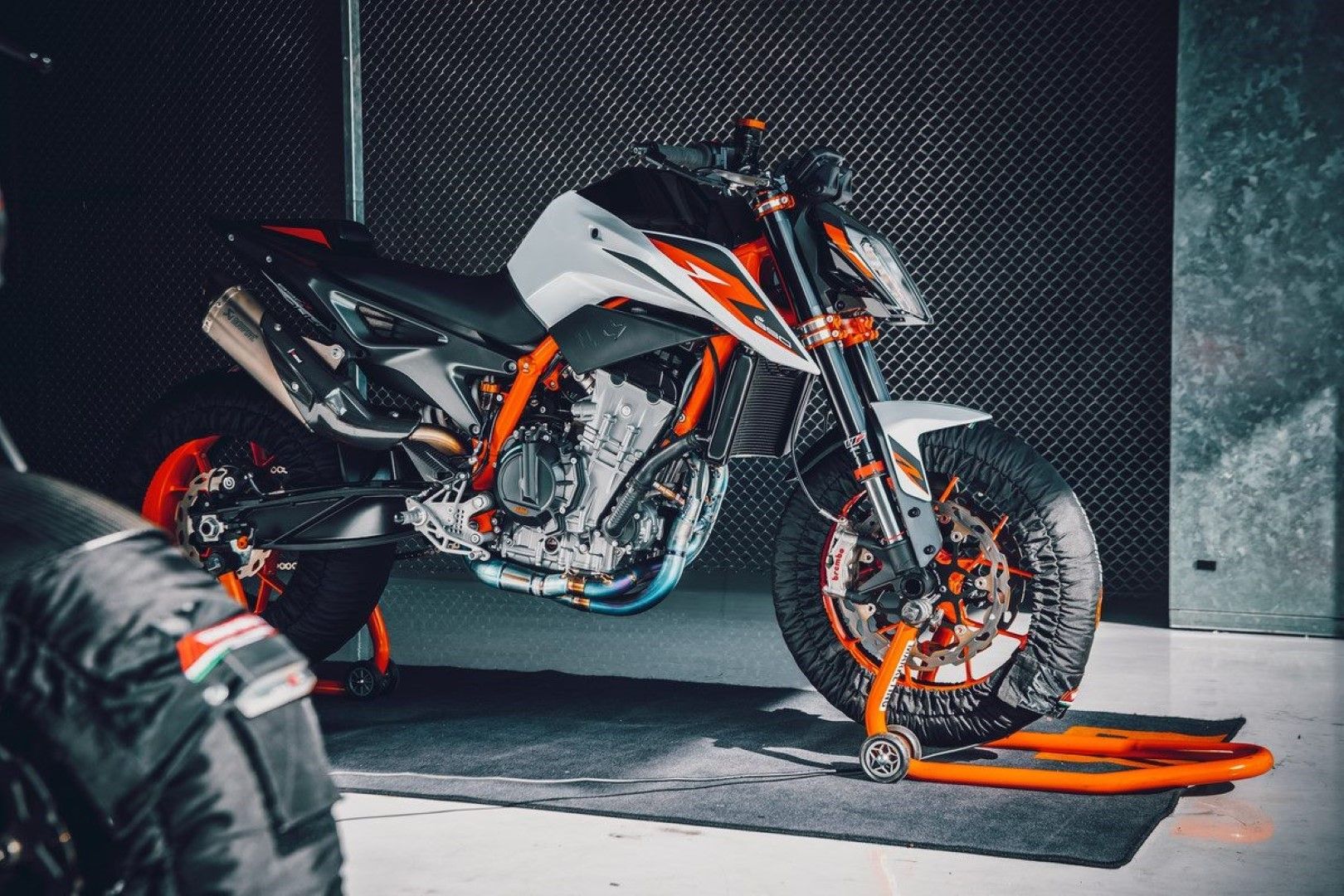 KTM 890 Duke R 2020. Fotos
