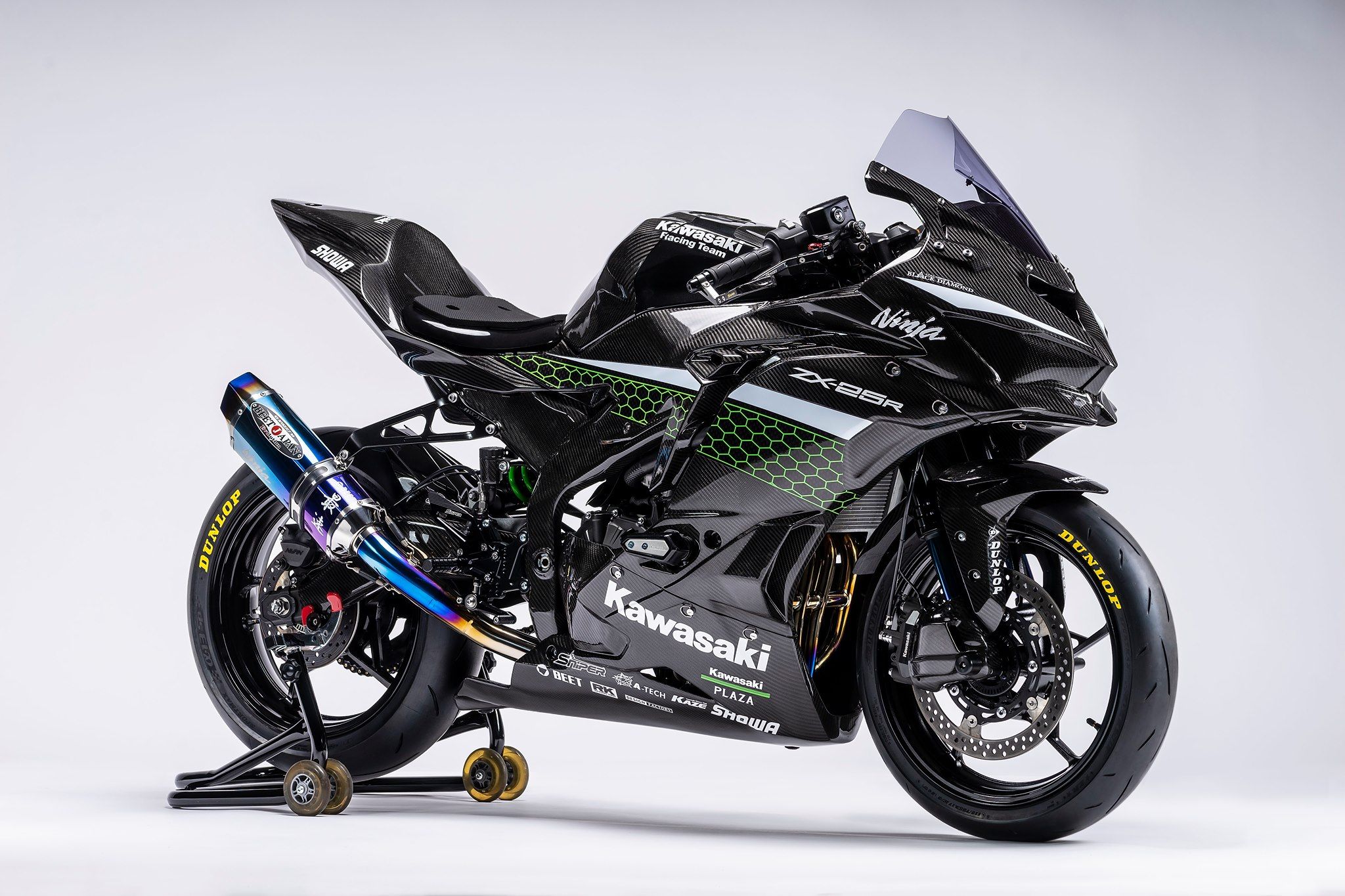 La Kawasaki Ninja ZX-25R se viste de guerra