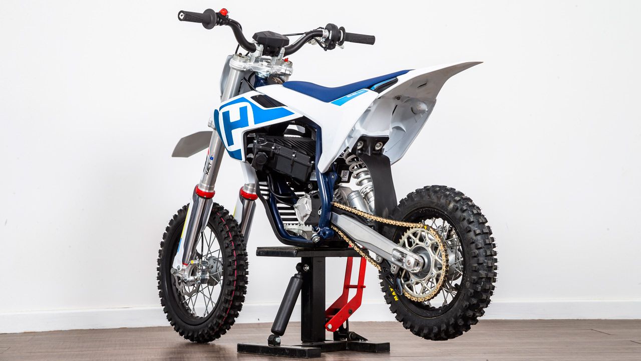 Husqvarna EE 5 y KTM SX-E 5 2020, prueba comparativa y fotos