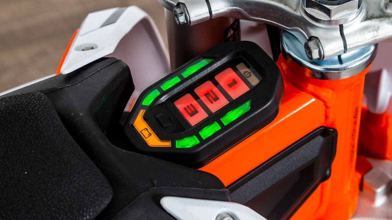 Husqvarna EE 5 y KTM SX-E 5 2020, prueba comparativa y fotos