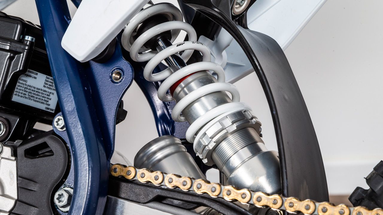 Husqvarna EE 5 y KTM SX-E 5 2020, prueba comparativa y fotos