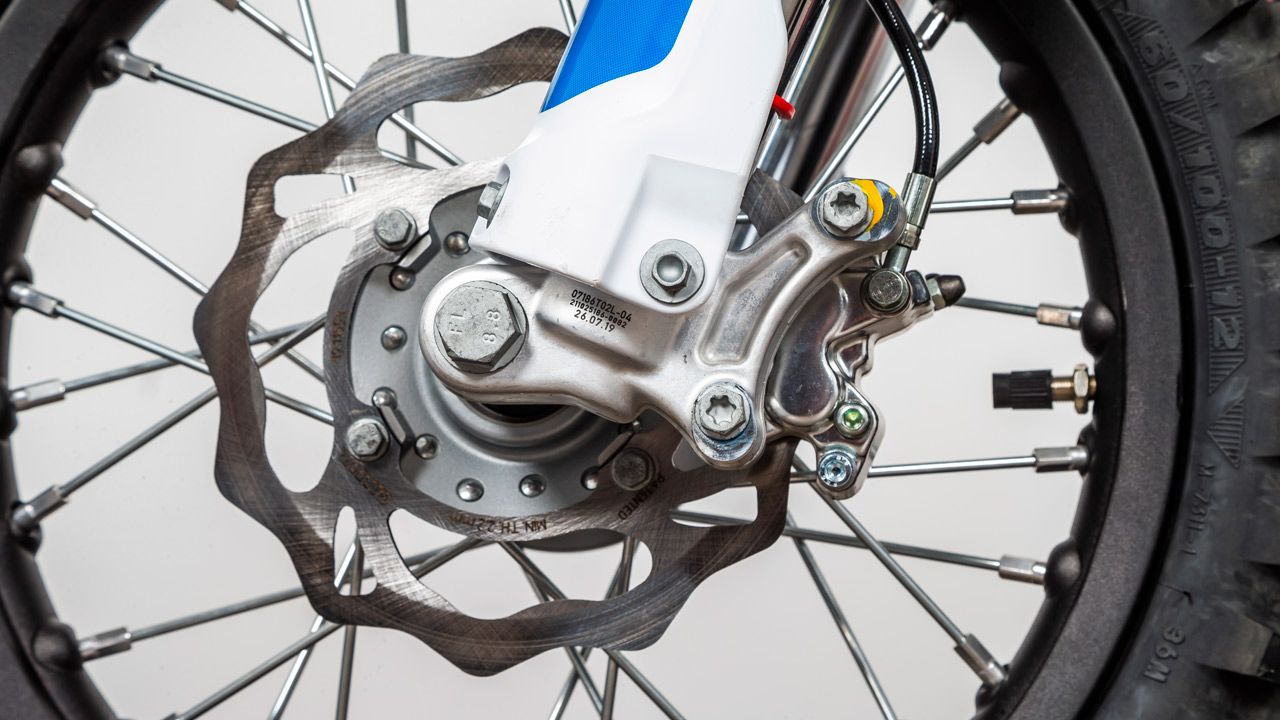Husqvarna EE 5 y KTM SX-E 5 2020, prueba comparativa y fotos