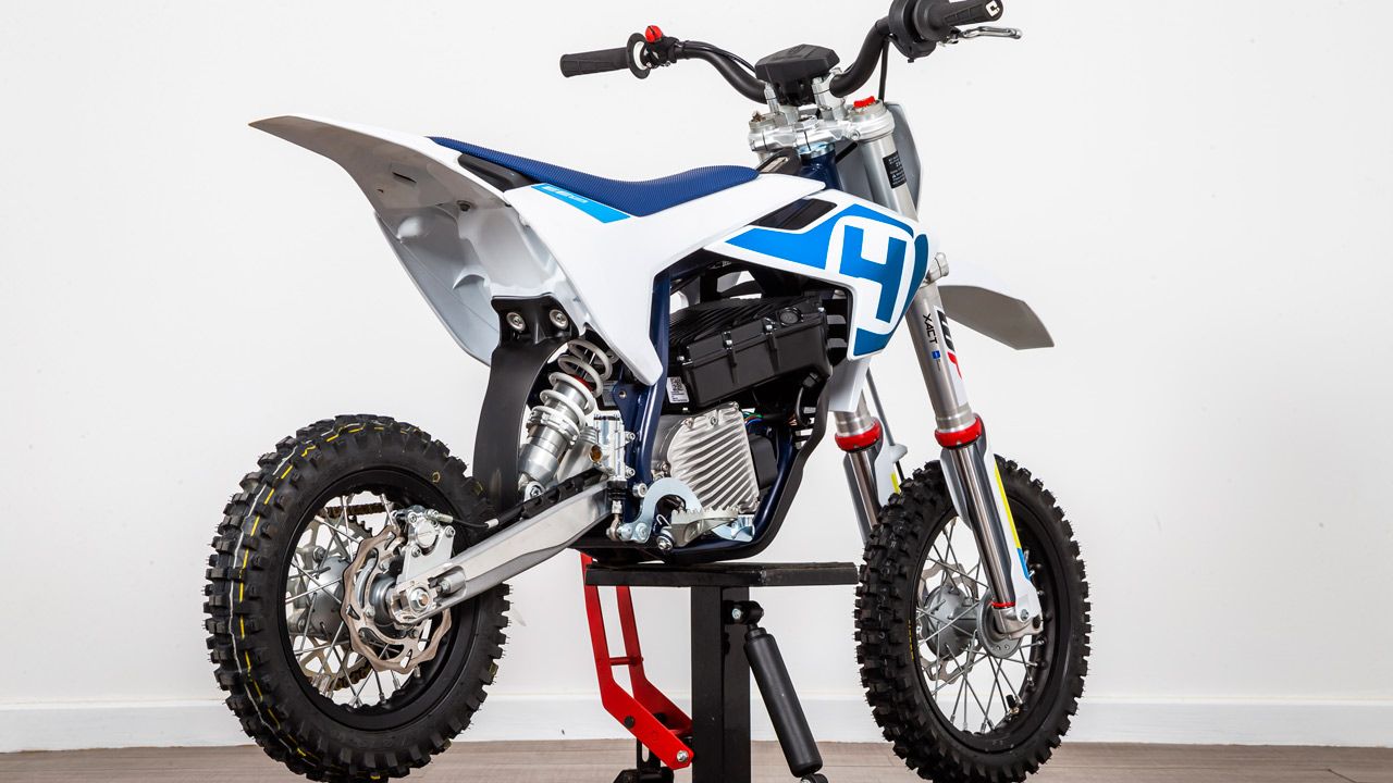 Husqvarna EE 5 y KTM SX-E 5 2020, prueba comparativa y fotos
