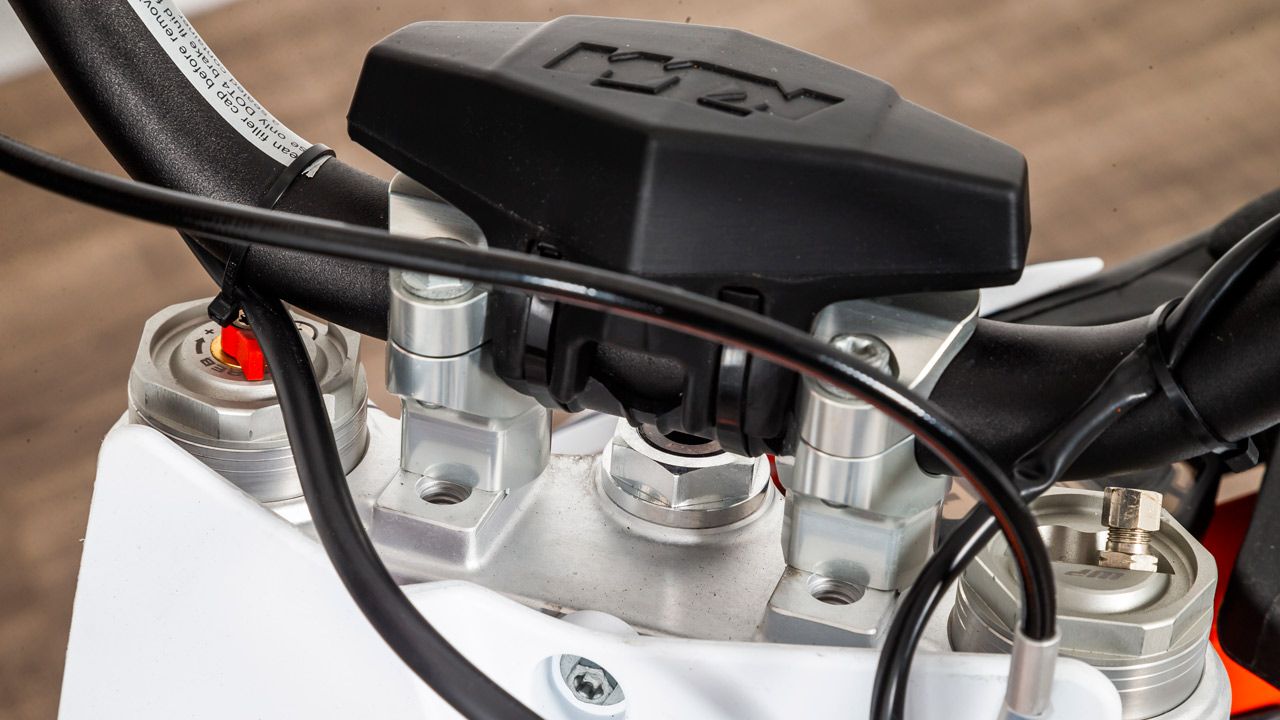Husqvarna EE 5 y KTM SX-E 5 2020, prueba comparativa y fotos