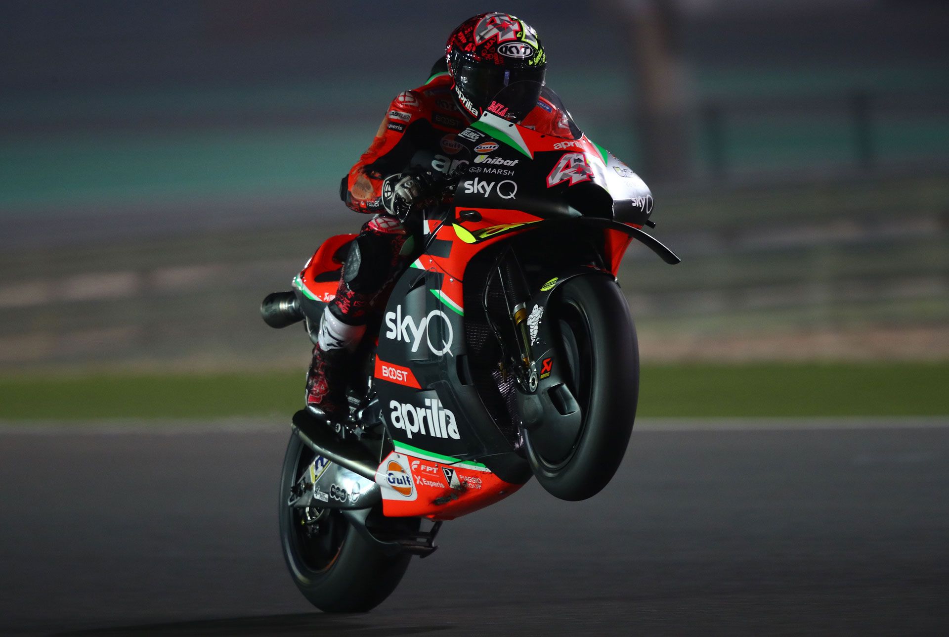 Aleix Espargaro sobre su Aprilia en los entrenamientos de Qatar 2020