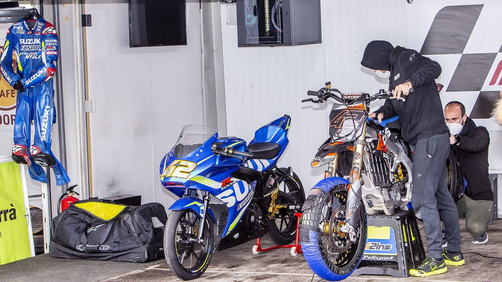 Álex Rins y Tito Rabat vuelven a entrenar en Andorra