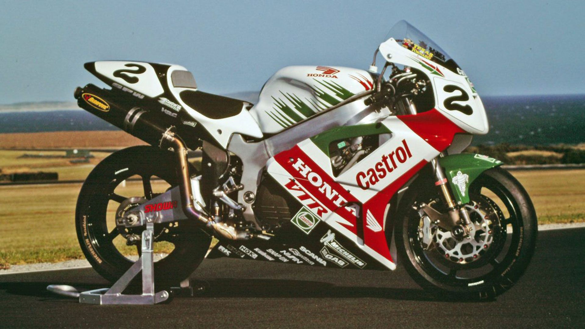 El nacimiento de la Honda VTR, si no puedes con tu enemigo…
