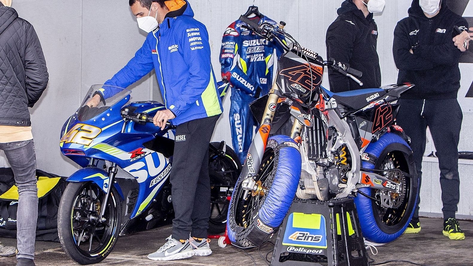 Álex Rins y Tito Rabat vuelven a entrenar en Andorra