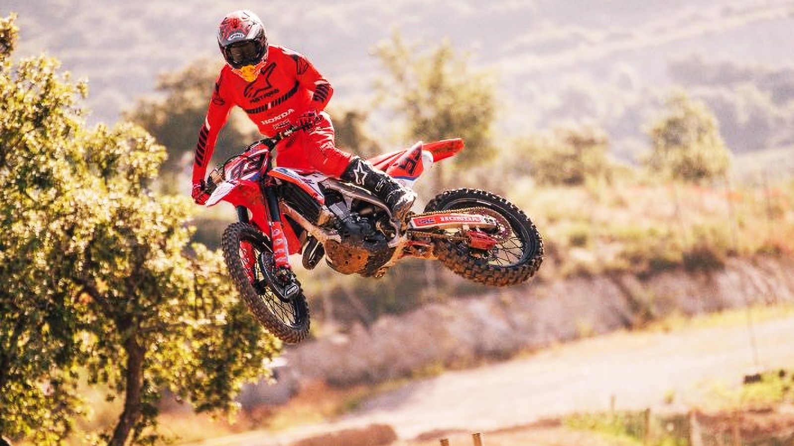 Vídeo: Marc Márquez y Álex Márquez vuelven a entrenar sobre sus Honda CRF450