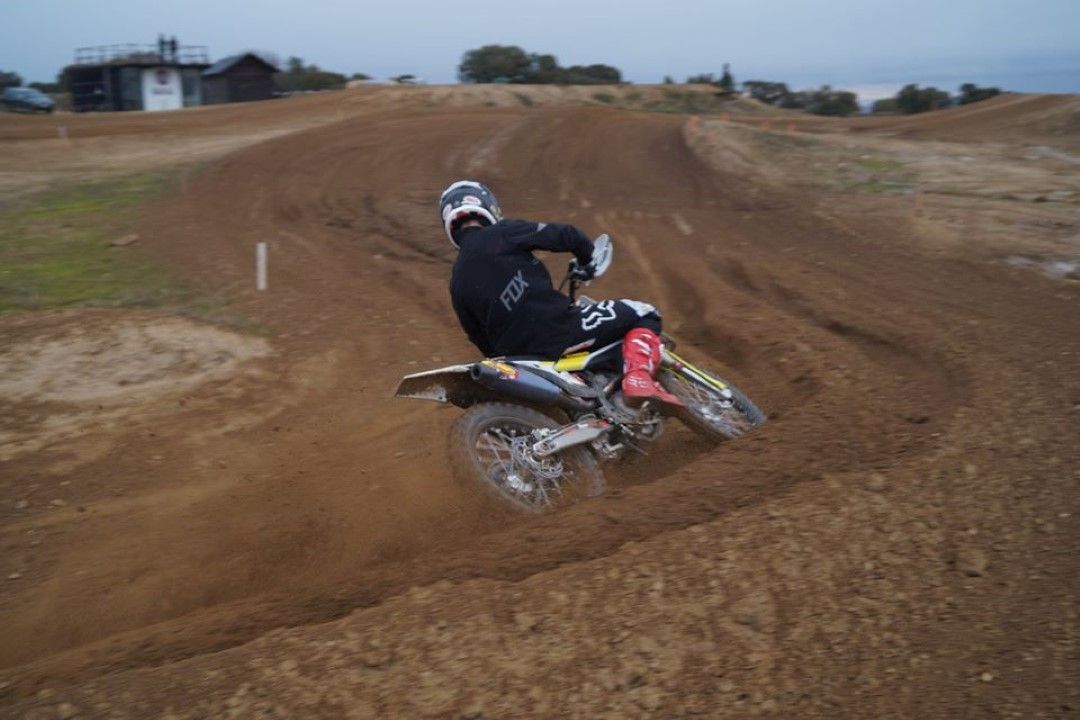Montar en circuitos de motos en Covid-19. Ya se puede rodar en Fase 1 y Fase 2