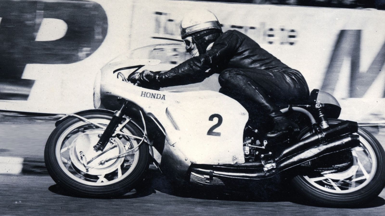 Mike Hailwood con la Honda RC181 en 1966.