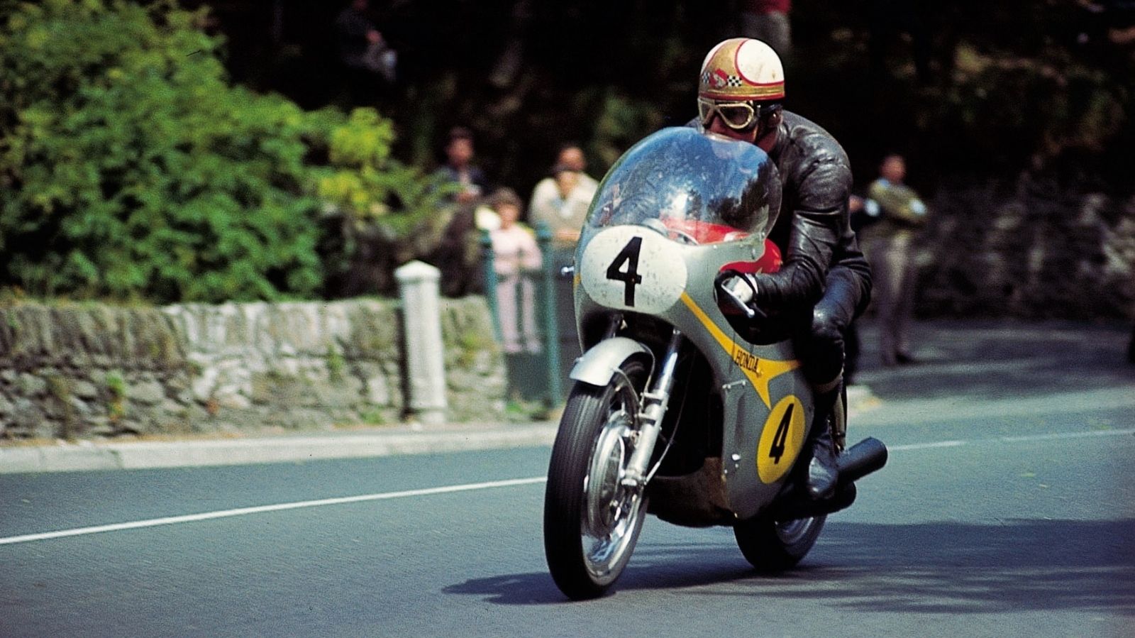 Mike Hailwood logró dos subcampeonatos de 500cc en dos años con la Honda RC181.